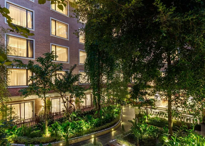 Hotel Thrive, A Tropical Courtyard
